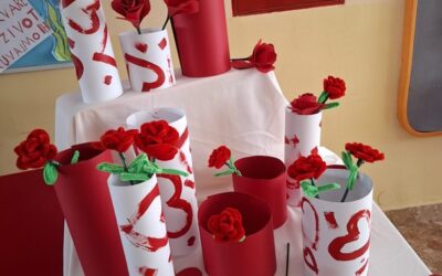 UČENIČKA ZADRUGA LAVANDA OBILJEŽILA VALENTINOVO VEDROM I ŠARENOM PRODAJNOM IZLOŽBOM